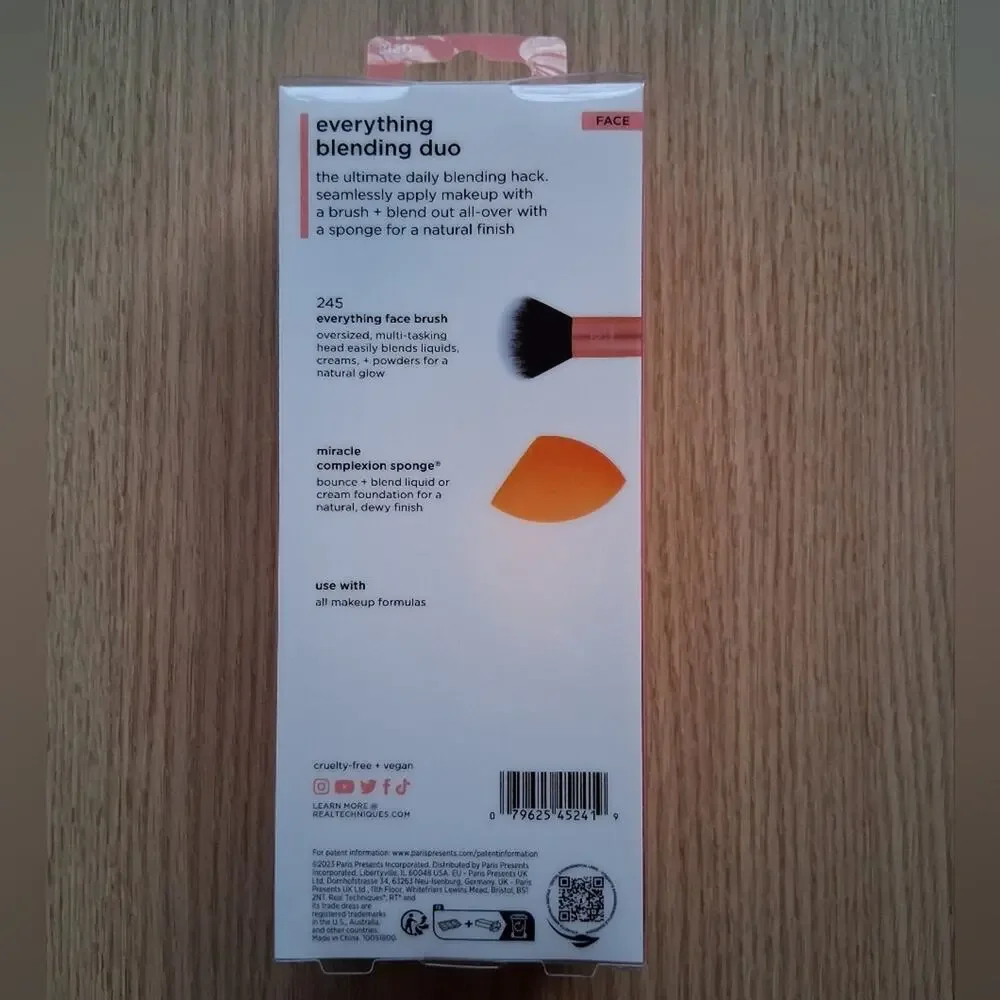 NWT Real Techniques Everything Blending Duo Brush And Sponge